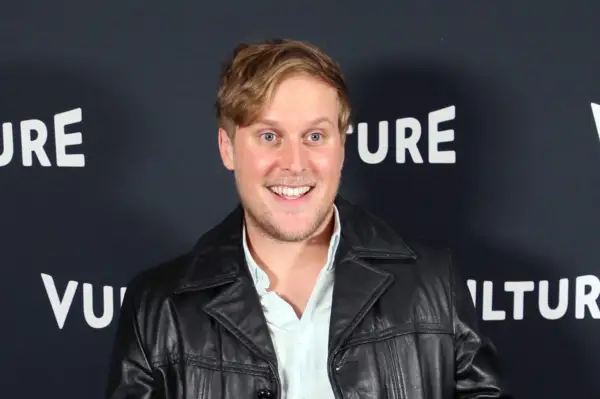 John Early plays Barry Allen_The Flash