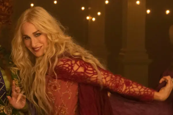 Sarah Jessica Parker plays Sarah Sanderson