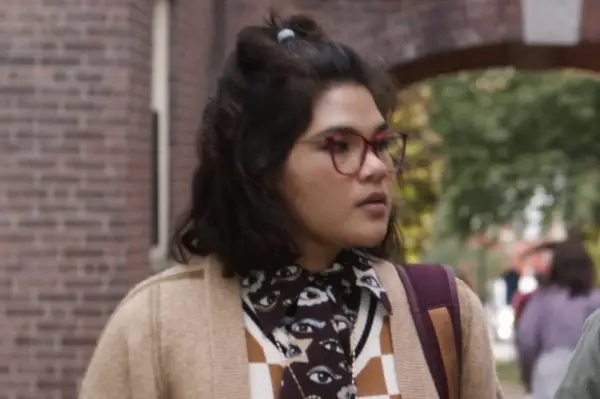 Belissa Escobedo plays Izzy (1)