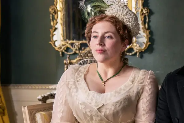 Lydia Rose Bewley plays Penelope Clay