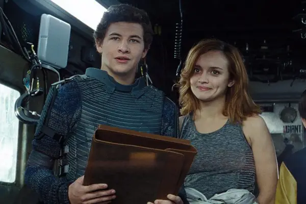 Tye Sheridan as Wade/Parzival and Olivia Cooke as Art3mis in Ready Player One (Warner Bros, HF)