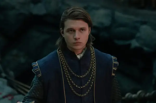 Meitenes aktieri: kurš kopā ar Milliju Bobiju Braunu spēlē galveno lomu Netflix fantāzijas filmā?