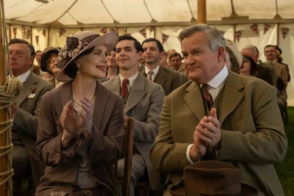 4226_D027_01450_RElizabeth McGovern stars as Cora Grantham and Hugh Bonneville as Robert Grantham in DOWNTON ABBEY: The Grand Finale, a Focus Features release. Credit: Rory Mulvey / © 2025 FOCUS FEATURES LLC