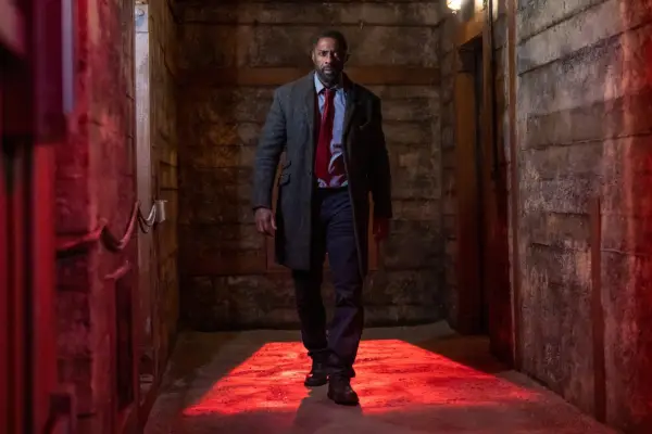 O criador de Luther provoca chances de uma sequência de filme com Idris Elba na Netflix