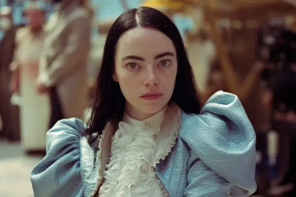 Besetzung von „Poor Things“: Wer spielt neben Emma Stone in dem preisgekrönten Film mit?