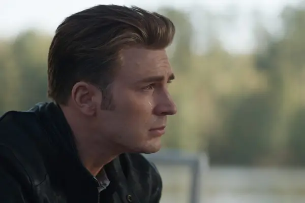 Cik vecs ir kapteinis Amerika filmā Avengers: Endgame?