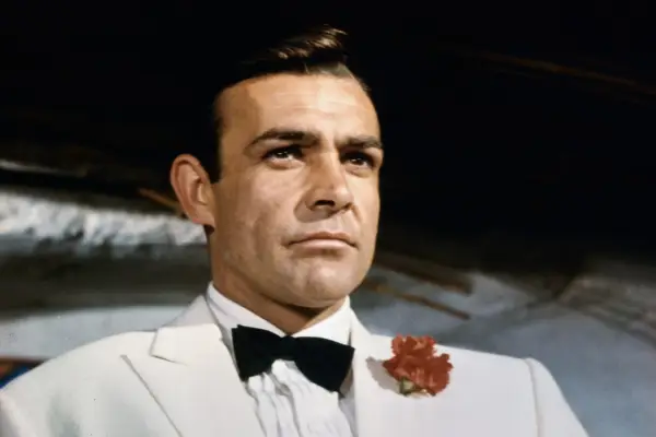 I film di James Bond arrivano oggi su Prime Video, ma i fan hanno notato qualcosa di strano nei poster digitali