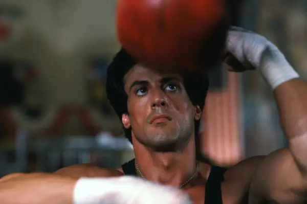 Je Rocky mrtvý v Creed 3? Vysvětlila nepřítomnost Sylvestra Stalloneho