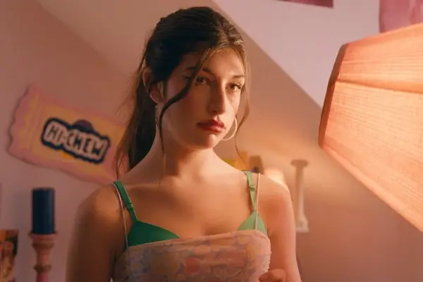 Møt rollebesetningen til Netflix-filmen You Are So Not Invited to My Bat Mitzvah