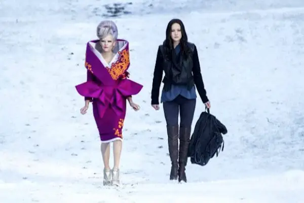 Jennifer Lawrence and Elizabeth Banks in The Hunger Games: Mockingjay - Part 2 walking in a snowy area