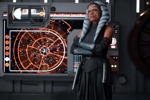 Ahsoka Tano stands in front of a screen displaying battle plans