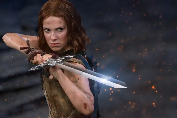 Meitenes beigas paskaidroja: vai Elodija izbēg no pūķa?