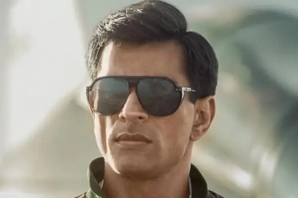 Karan Singh Grover plays Squadron Leader Sartaj 