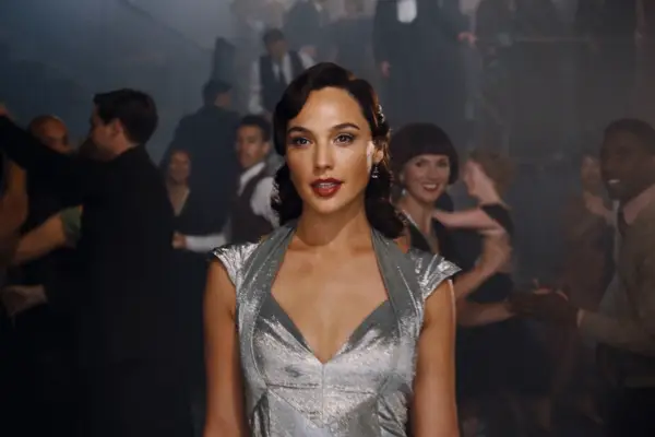 Gal Gadot plays Linnet Ridgeway-Doyle