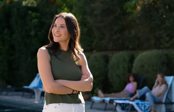 Reign Edwards as Britney, Bokeem Woodbine as Mike in Old Dads