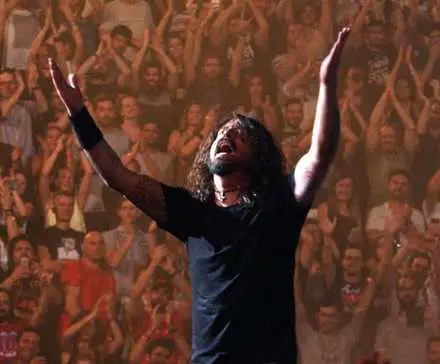 landmarks-live-in-concert-foo-fighters-dave grohl social featured