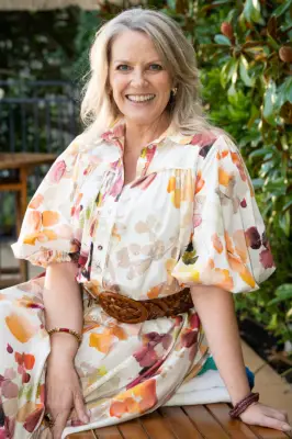Lucinda Cowden as Melanie Pearson in Neighbours.