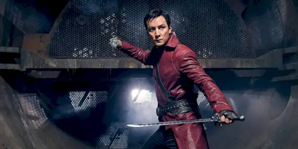 Daniel Wu as Sunny, standing ready with his swords, in Into the Badlands