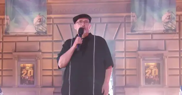 55歳の歌の管理人は、NBCがショーを示すように強力なパフォーマンスで「AGT」に戻ります。