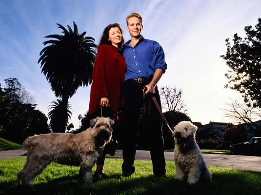 ショーン・コナリーの息子ジェイソンは誰ですか？彼が父親の4億5,000万ドルの帝国から切り取られたという噂の背後にある真実