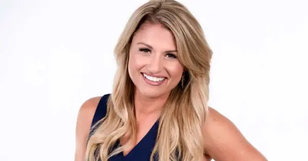 Was ist Jane Slaters Vermögen? Der NFL -Reporter fordert das unbezahlte Praktikum, sagt das Internet Sie wurde gesponsert