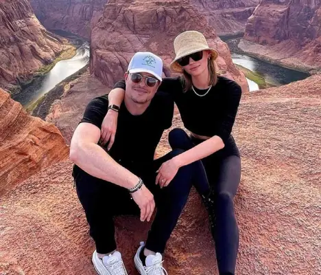 Was kostet Alanna Golds Pioneertown? 'Sell Sunset' Staffel 8 Staffel 8 Neuling Tränen für ihre Stadt abzureißen