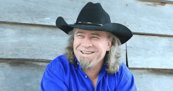 ダグ・スーパーノーの純資産は何でしたか？カントリーミュージックシンガーは、癌の戦いの後、60で死にます