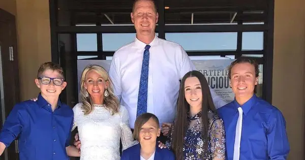 Qui est la femme de Shawn Bradley, Carrie Cannon? Comment Stormmin 'Mormon est tombé amoureux après avoir divorcé Annette Evertson