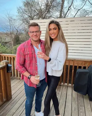 Hat Ali Harper Immobilienlizenz erhalten? Jason Oppenheim Fragen verkauft das Engagement des OC für die Industrie