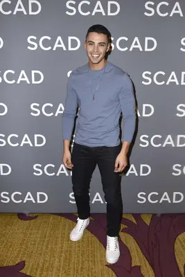 Exclusivo | Benjamin Levy Aguilar de Filthy Rich admiró a su madre por el papel de Antonio en la 'ópera de alto riesgo