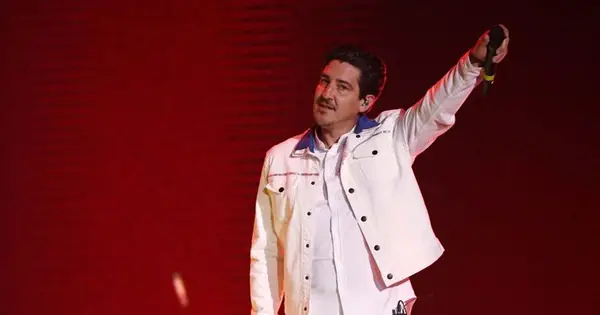 Qual è il patrimonio netto di Jonathan Knight? Come la star di Farmhouse Fixer è passato dal rubacuori degli anni '80 all'esperto immobiliare