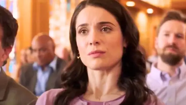 'Baxters' 3. sezonas 6. epizode: Kari Baxter saskaras ar šķēršļiem pirms viņas kāzām ar Raienu Teiloru