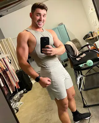 Chi è Garret Caillouet? Il concorrente di The Circle della stagione 7 abbandona le radici conservatrici dopo essere uscite come gay