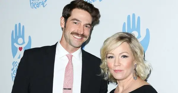 Jennie Garths Ehemann Dave Abrams wird nach zwei Jahren Ehe zur Scheidung eingereicht