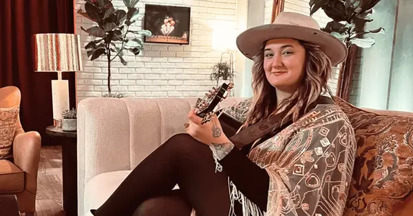 Wer ist Dani Kerr? 'AGT' Saison 18 -Kandidat war jahrelang obdachlos und lebte mit missbräuchlichem Freund im Auto