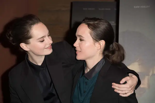 Ellen Page deelt topless foto van haar en vrouw Emma Portner om Pride Month te vieren