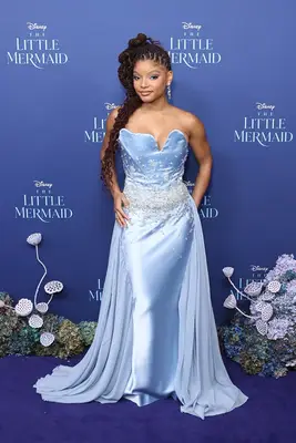 Wie groß ist Halle Bailey? The Little Mermaid -Stars Super-High-Pferdeschwanz verleiht ihrer Größe zusätzliche Zentimeter