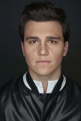 „No gero Nicko Kalamos Epšteinas lygina darbą su„ Netflix “komedija su savo pasirodymu„ The Fosters “