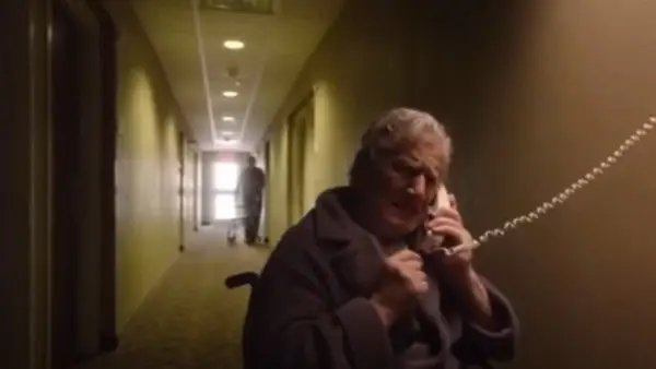 The Bad Guardian Review: Melissa Joan Hart ofereix una actuació ferotge a la pel·lícula de drama de Thriller de Lifetime