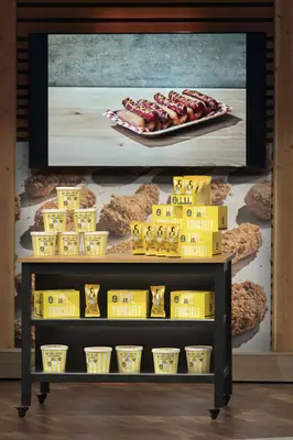 Rettungsfloß behandelt auf Haifischtank: So kaufen Sie superzeigerförmiges Eis mit perfektem Crunch