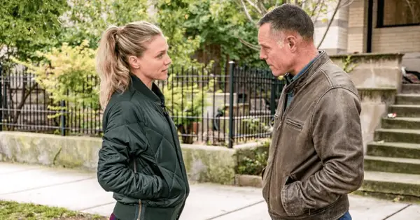 'Chicago PD' Staffel 7 Episode 18: Voight hat in Upton, um Rojas zu helfen. Fans sagen, er sei ein Heuchler