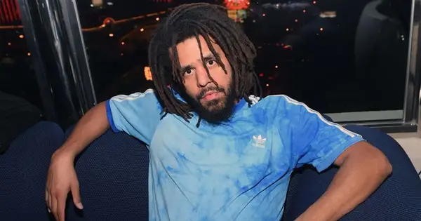 Was ist J Coles Vermögen? Rapper Rakes, die in der ersten Woche 2 Millionen US