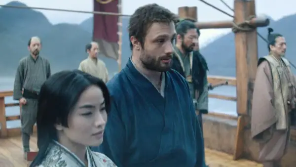 Cosmo Jarvis as John Blackthorne and Anna Sawai as Toda Mariko in a still from 