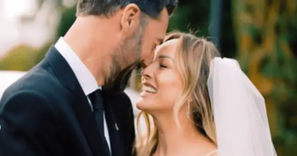 ‘Den lykkeligste dag i mit liv’: Ex ‘Bachelorette’ Clare Crawley gifter sig med maskot -sportschef Ryan Dawkins