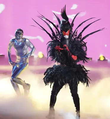 'The Masked Singer' Finale Spoilers: Black Swan is Jojo Levesque, hier zijn de aanwijzingen die je hebt gemist