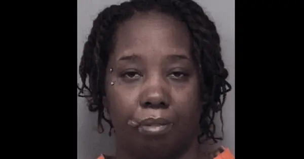 Qui est Jessica Deidre Ricks? Bodycam montre que les flics sauvant une fille, 2 ans, d'être noyée par maman qui l'a également poignardée