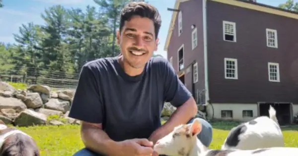 All'interno di Farmhouse Fixer: Camp Revamp La star della battaglia di Jonathan Knight per salvare la sua fattoria