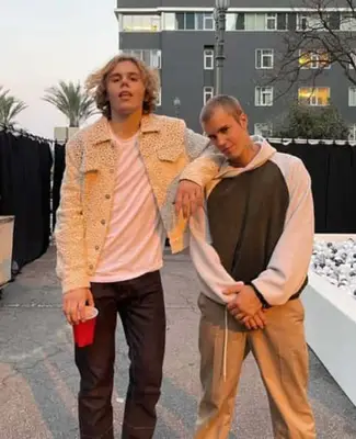 Kid Laroi appears much taller than Justin Bieber (@thekidlaroi/Instagram)