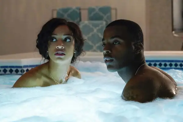 Kas ir Daniela Ezra iepazīšanās? Slepenā mīlas dzīve no “All American” zvaigznes, kura ir šūpojusies par ekrāna draudzenēm