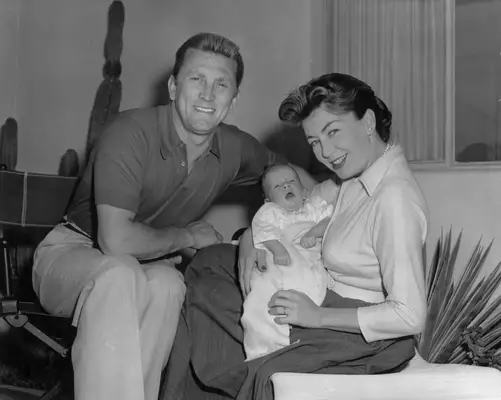 Kirk Douglas e Anne Buydens: um casamento que enfrentou as tempestades de infidelidade, doença e perda por 85 anos